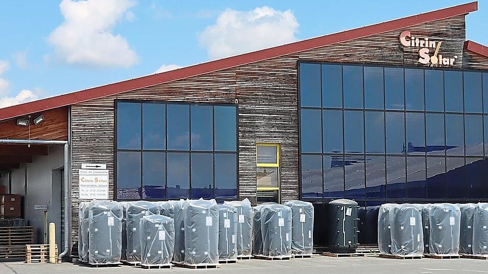 Die im Jahr 2009 erbaute Produktionshalle f&uuml;r Solarkollektoren wird mit etwa zehn Mitarbeitern auch weiterhin in der B&ouml;hmerwaldstra&szlig;e bleiben.