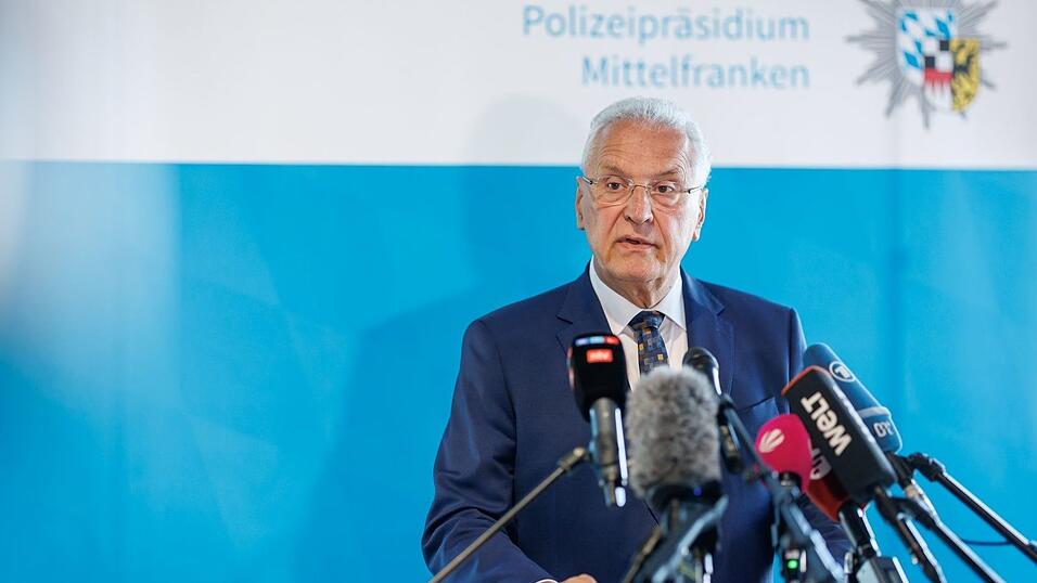 Laut Innenminister Joachim Herrmann starten zum 1. September mehr als 610 neue Einsatzkräfte bei der bayerischen Polizei. (Archivbild) Laut Innenminister Joachim Herrmann starten zum 1. September mehr als 610 neue Einsatzkräfte bei der bayerischen Polizei. (Archivbild)