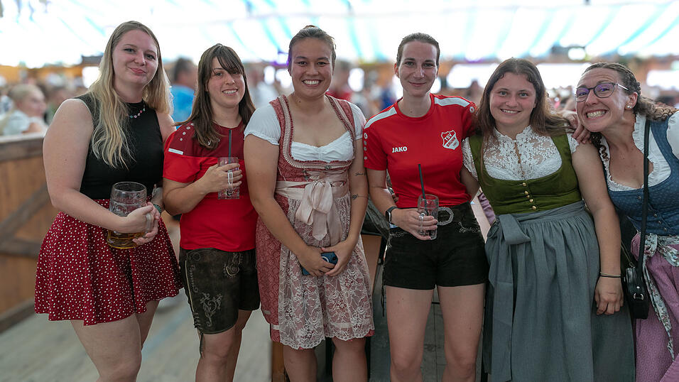 Die Partybilder vom Sonntag, 10. August, aus dem Festzelt Wenisch. Die Partybilder vom Sonntag, 10. August, aus dem Festzelt Wenisch.