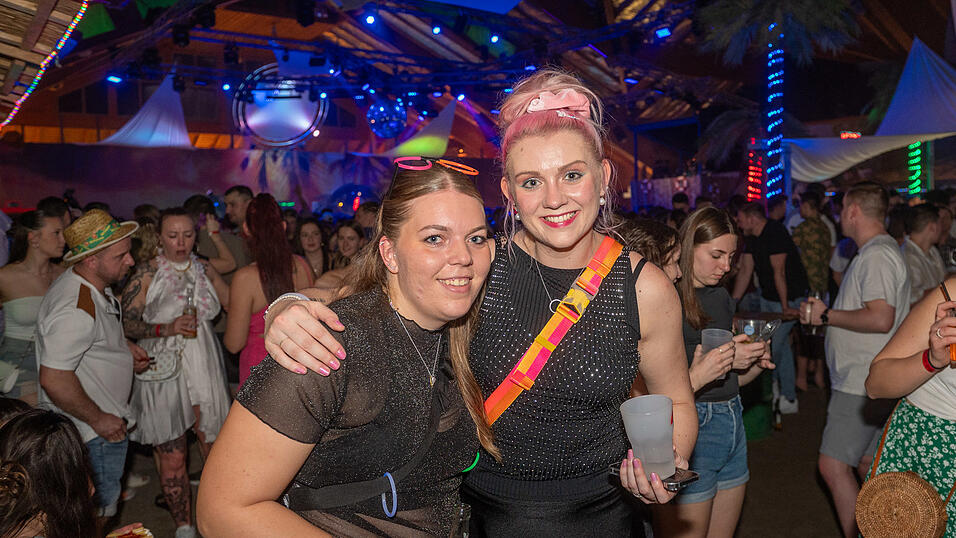 Die besten Bilder vom Samstag zeigen Tanzen und jede Menge Spaß. Die besten Bilder vom Samstag zeigen Tanzen und jede Menge Spaß.