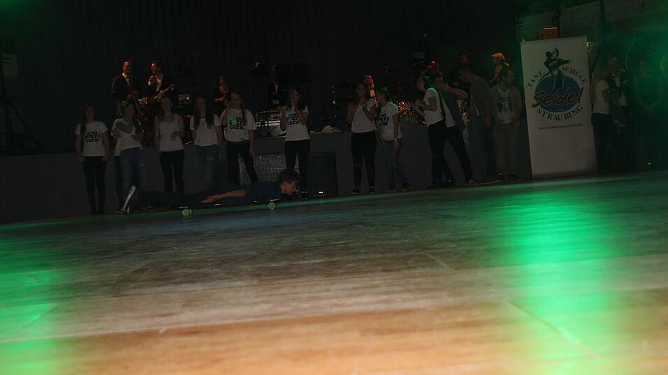 Die Bilder vom Abschlussball der Tanzschule Seidel in der Fraunhofer-Halle am 28. November. Die Bilder vom Abschlussball der Tanzschule Seidel in der Fraunhofer-Halle am 28. November.