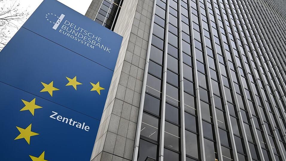 Der Vorstand der Deutschen Bundesbank mit Sitz in Frankfurt besteht aus dem Präsidenten und dem Vizepräsidenten und vier weiteren Mitgliedern. (Archivbild) Der Vorstand der Deutschen Bundesbank mit Sitz in Frankfurt besteht aus dem Präsidenten und dem Vizepräsidenten und vier weiteren Mitgliedern. (Archivbild)