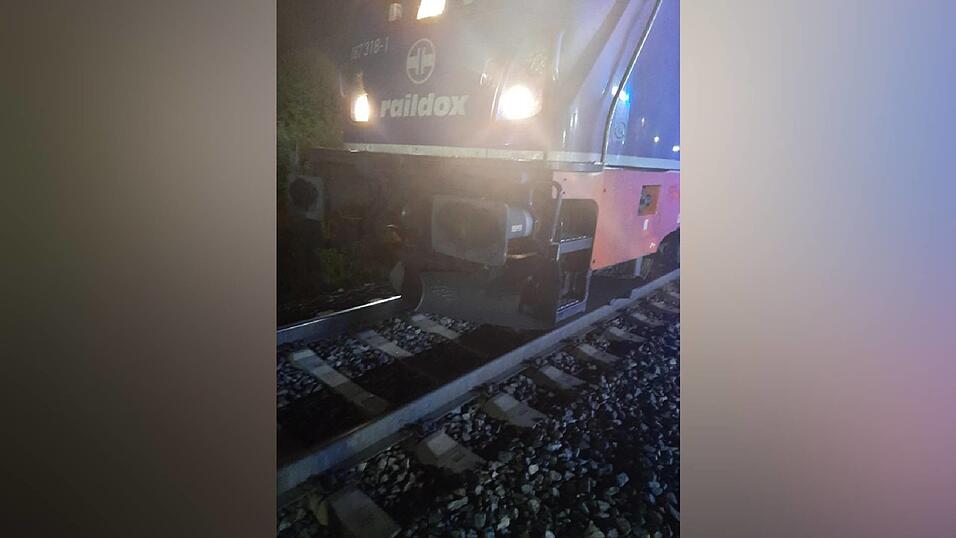 Ein Lokführer verhinderte in der Nacht vom Freitag auf Samstag einen Unfall.(Symbolbild)