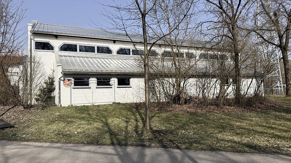 Aus Sicherheitsgr&uuml;nden ist die gro&szlig;e Turnhalle des TV 64 derzeit gesperrt, bis die weiteren Untersuchungen und Nachrechnungen abgeschlossen sind.