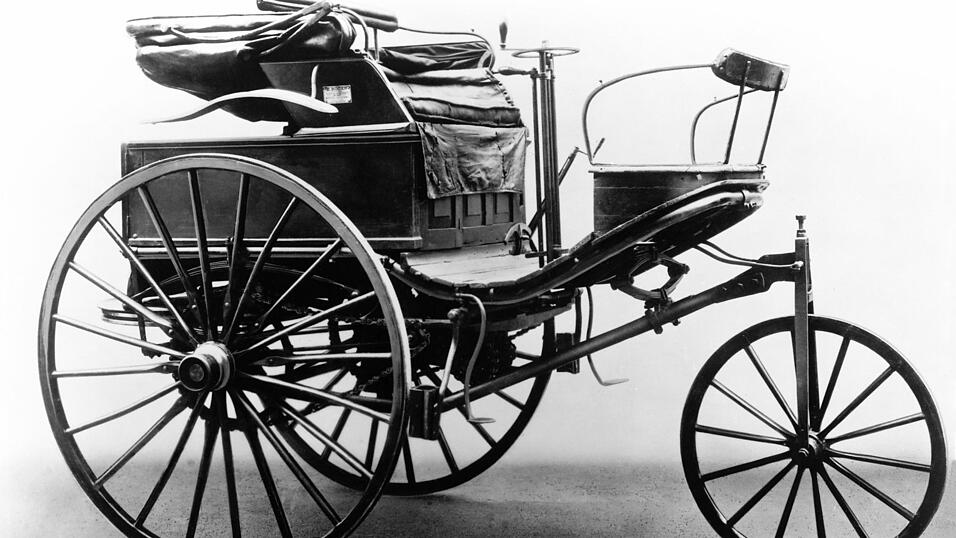 Der 1886 patentierte Motorwagen von Carl Benz gilt als das erste Automobil der Welt. Der 1886 patentierte Motorwagen von Carl Benz gilt als das erste Automobil der Welt.