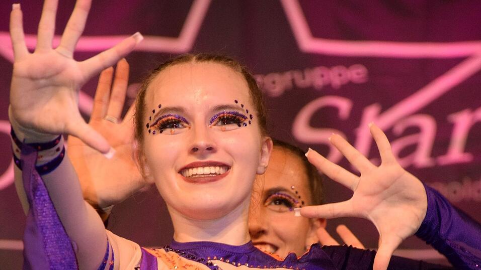 Mit Dynamik und toller Ausstrahlung präsentierten sich die Tänzerinnen. Mit Dynamik und toller Ausstrahlung präsentierten sich die Tänzerinnen.