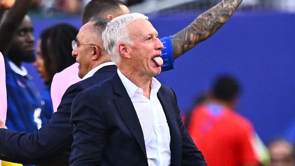 Zunge draußen: Deschamps nach dem hitzigen Sieg gegen Paraguay. (Archivbild) Zunge draußen: Deschamps nach dem hitzigen Sieg gegen Paraguay. (Archivbild)