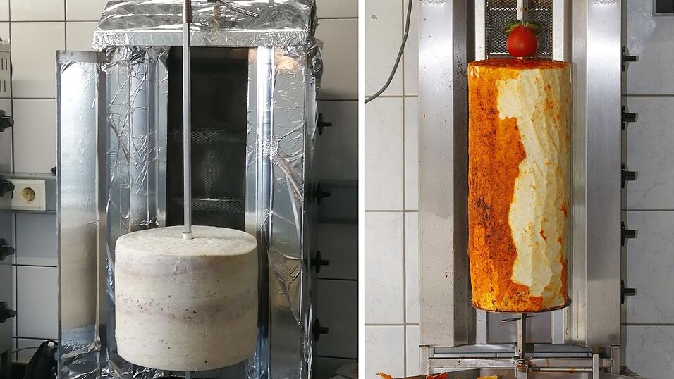 Links im Bild der K&auml;se-D&ouml;ner-Spie&szlig;, wie er im 'Kebap Haus' Bogen im Rohzustand angeliefert wird: Bei -18 Grad Celsius tiefgefroren, auf einen Block zurechtgeschnitten. Rechts ein Beispielbild aus einem anderen Bundesland, wie der K&auml;se-D&ouml;ner im gegrillten Zustand aussieht.