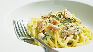 Spaghetti, Lachs, Sahne und Dill - das sind die Hauptzutaten dieses Gerichts. Spaghetti, Lachs, Sahne und Dill - das sind die Hauptzutaten dieses Gerichts.