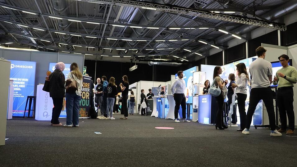 Laut Veranstalter besuchten etwa 1.100 Studenten der Hochschule Landshut die Messe.