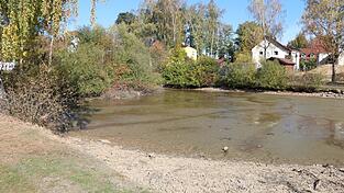 Am Kerscher-Weiher im Stadtteil Nunsting tummelten sich früher Enten, wurde im Winter Eisstock geschossen. Jetzt ist der Tümpel fast ausgetrocknet und massiv verschlammt. Am Kerscher-Weiher im Stadtteil Nunsting tummelten sich früher Enten, wurde im Winter Eisstock geschossen. Jetzt ist der Tümpel fast ausgetrocknet und massiv verschlammt.