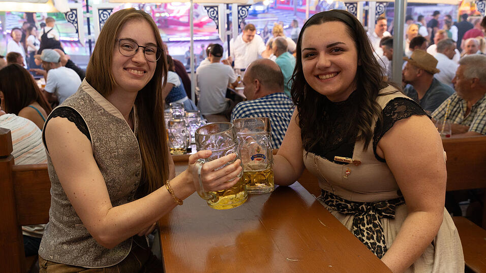 Die Partybilder vom Dienstag, 11. August, aus dem Festzelt Reisinger. Die Partybilder vom Dienstag, 11. August, aus dem Festzelt Reisinger.