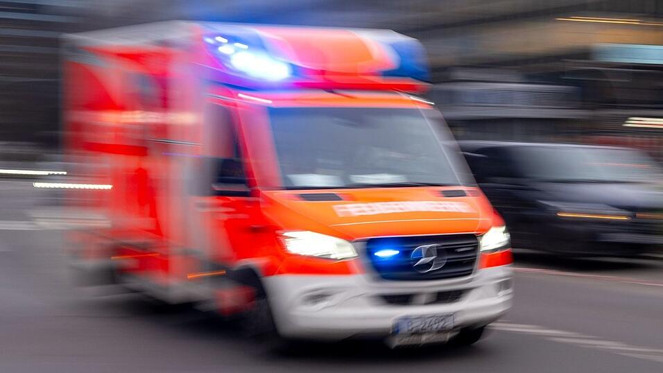 Weil er von seinem Mitsch&uuml;ler eine Schere in den Oberschenkel gerammt bekam, musste ein 14-J&auml;hriger ins Krankenhaus. (Symbolbild)