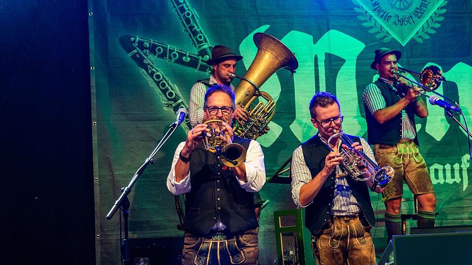 Die Partybilder vom Sonntag, 16. August, aus dem Festzelt Weckmann. Die Partybilder vom Sonntag, 16. August, aus dem Festzelt Weckmann.
