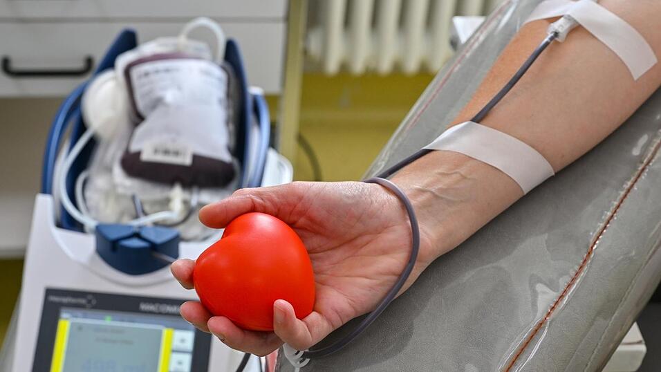 In Falkenstein spenden jährlich rund 600 Menschen ihr Blut. Der nächste Termin ist am 11. Juli. (Symbolbild) In Falkenstein spenden jährlich rund 600 Menschen ihr Blut. Der nächste Termin ist am 11. Juli. (Symbolbild)