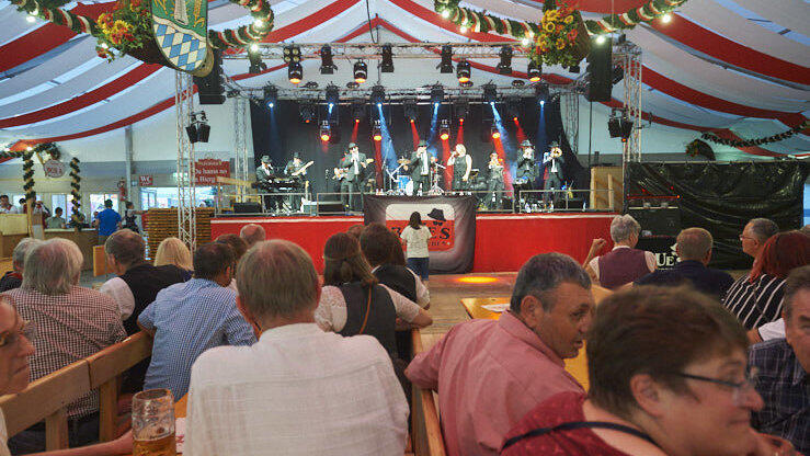 Die Partybilder vom Sonntag, 18. August, aus dem Festzelt Lechner. Die Partybilder vom Sonntag, 18. August, aus dem Festzelt Lechner.