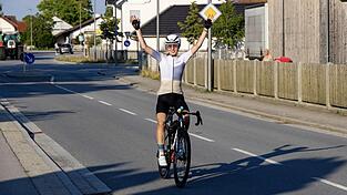 Amelie nach 333 Kilometern auf der Zielgeraden in Ganacker.