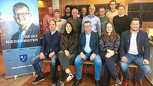 Die Kandidaten der CSU Rimbach f&uuml;r die Kommunalwahl. Listenf&uuml;hrer ist der amtierende B&uuml;rgermeister Heinz Niedermayer (Mitte).