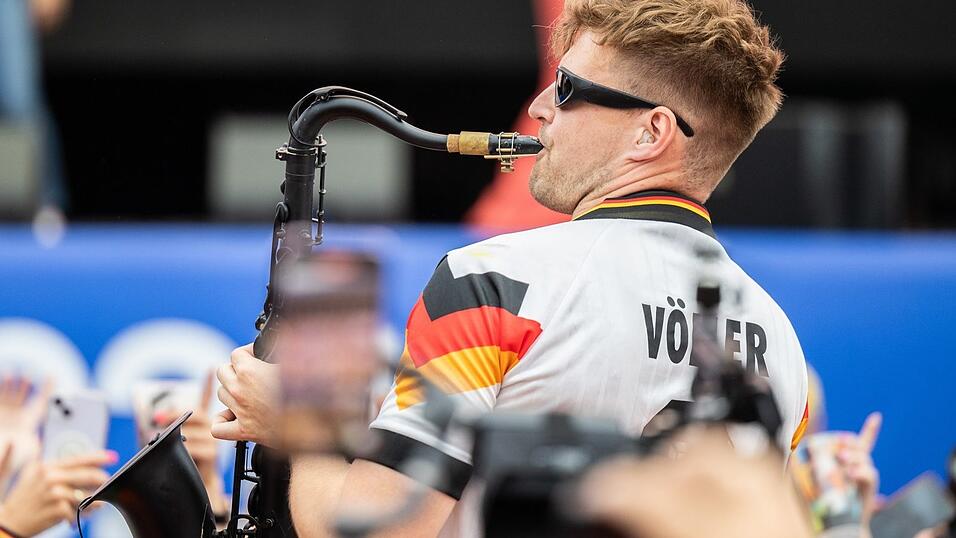 Der Typ mit dem Saxofon.