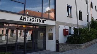 Vom Amtsgericht Straubing wurde der 27-Jährige zu einer Bewährungsstrafe verurteilt. Vom Amtsgericht Straubing wurde der 27-Jährige zu einer Bewährungsstrafe verurteilt.
