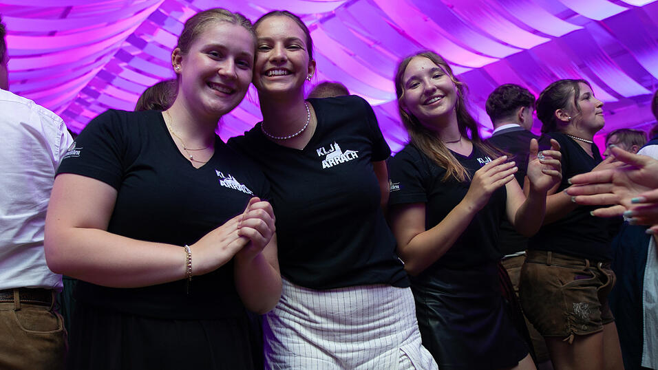 Die Partybilder vom Dienstag, 12. August, aus dem Festzelt Wenisch. Die Partybilder vom Dienstag, 12. August, aus dem Festzelt Wenisch.