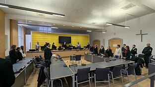 Der 51-J&auml;hrige soll seinen Onkel mit 13 Beilhieben erschlagen haben.