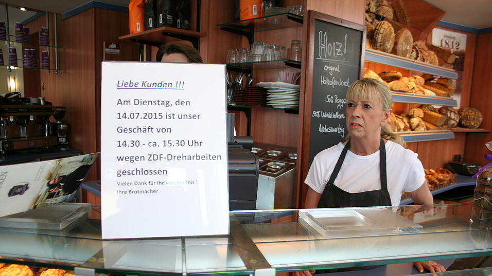 Die Belegschaft der B&auml;ckerei Steinleitner in Straubing durfte sich am Dienstag &uuml;ber den Besuch eines ZDF-Fernsehteams freuen.