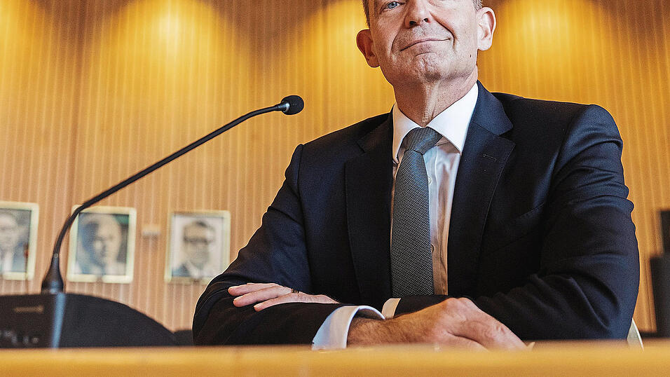 Nach dem Bruch der Ampel-Regierung ging ein Riss durch die FDP. Volker Wissing trat aus der Partei aus - und blieb Teil der Bundesregierung. Fortan f&uuml;hrte er als Parteiloser gleich zwei Ministerien - Verkehr und Justiz.