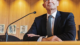 Nach dem Bruch der Ampel-Regierung ging ein Riss durch die FDP. Volker Wissing trat aus der Partei aus - und blieb Teil der Bundesregierung. Fortan f&uuml;hrte er als Parteiloser gleich zwei Ministerien - Verkehr und Justiz.