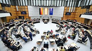 Im neugewählten Berliner Abgeordnetenhaus gibt es voraussichtlich weniger Sitze als bisher angenommen. (Archivbild) Im neugewählten Berliner Abgeordnetenhaus gibt es voraussichtlich weniger Sitze als bisher angenommen. (Archivbild)