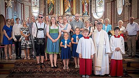 Am vergangenen Sonntag wurde die kleine Antonia in der St. Jakobuskirche in Eschlkam feierlich in die Gemeinschaft der Christen aufgenommen.