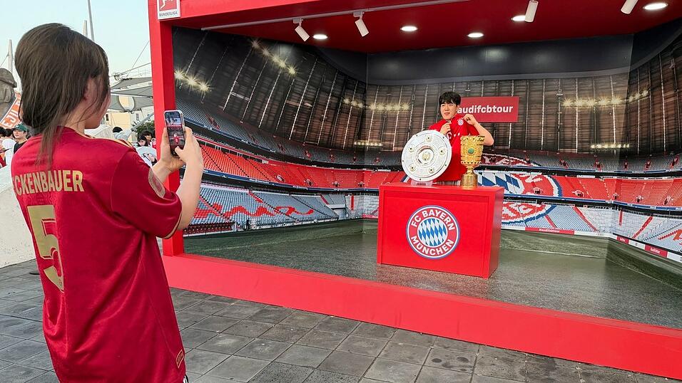 Die Pokale waren ein Hingucker für die Fans. Die Pokale waren ein Hingucker für die Fans.