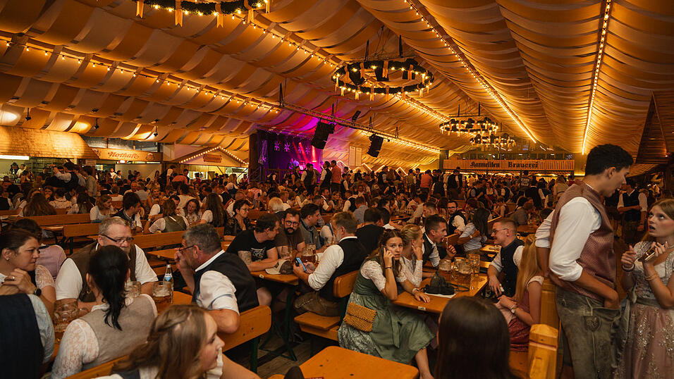 Die Partybilder vom Sonntag, 18. August, aus dem Festzelt Nothaft. Die Partybilder vom Sonntag, 18. August, aus dem Festzelt Nothaft.