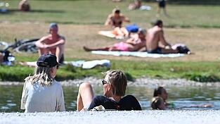 Sommerliches Wetter bleibt den Bayern erhalten. (Archivbild)