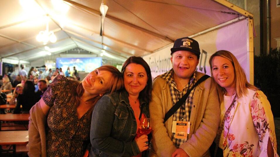 Viele Landshuter genossen ihren Freitagabend auf dem Bismarckplatzfest.