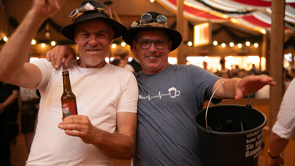 Die Partybilder vom Samstag, 9. August, aus dem Festzelt Krönner. Die Partybilder vom Samstag, 9. August, aus dem Festzelt Krönner.