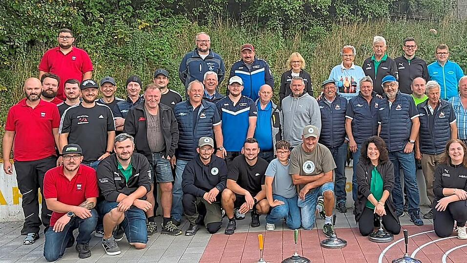 Am Vormittag lieferten sich sieben Mannschaften aus der Umgebung spannende Wettkämpfe. Am Vormittag lieferten sich sieben Mannschaften aus der Umgebung spannende Wettkämpfe.