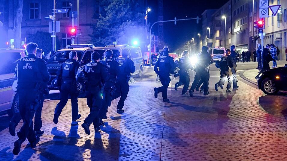 Polizisten geraten bei Einsätzen auch selbst in Gefahr. (Archivbild)
