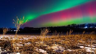 Christian Straubinger hat die Polarlichter &uuml;ber Loiching im Landkreis Dingolfing-Landau aufgenommen.