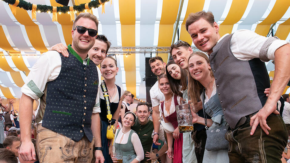Die Partybilder vom Freitag, 15. August, aus dem Festzelt Nothaft. Die Partybilder vom Freitag, 15. August, aus dem Festzelt Nothaft.