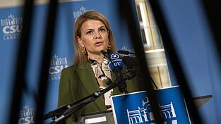 Die Pflegebevollmächtigte Katrin Staffler meint, «mit Klein-Klein» komme man angesichts der Pflege-Herausforderungen nicht weiter. (Archivbild) Die Pflegebevollmächtigte Katrin Staffler meint, «mit Klein-Klein» komme man angesichts der Pflege-Herausforderungen nicht weiter. (Archivbild)