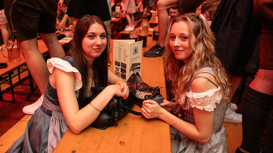 Die Partybilder vom Montag, 18. August, aus dem Festzelt Reisinger. Die Partybilder vom Montag, 18. August, aus dem Festzelt Reisinger.