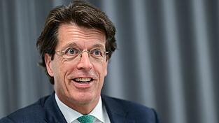 Schaeffler-Vorstandschef Klaus Rosenfeld will sein Unternehmen breiter aufstellen und Geschäftsfelder in der Raumfahrttechnik erschließen. (Archivbild) Schaeffler-Vorstandschef Klaus Rosenfeld will sein Unternehmen breiter aufstellen und Geschäftsfelder in der Raumfahrttechnik erschließen. (Archivbild)
