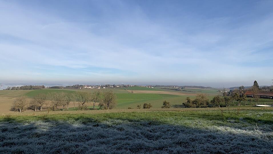 Durchgehend schweift der Blick über die weite grüne Landschaft Niederbayerns.