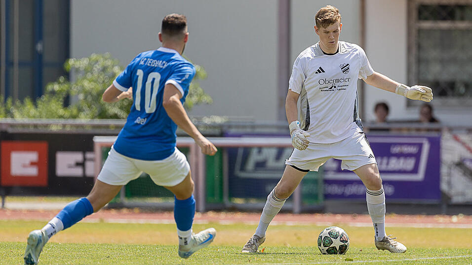 Nachdem sich Landaus Torhüter Felix Bielmeier (r.) im Derby gegen Teisbach verletzt hat, steht hinter seinem Einsatz in Walkertshofen ein großes Fragezeichen. Nachdem sich Landaus Torhüter Felix Bielmeier (r.) im Derby gegen Teisbach verletzt hat, steht hinter seinem Einsatz in Walkertshofen ein großes Fragezeichen.