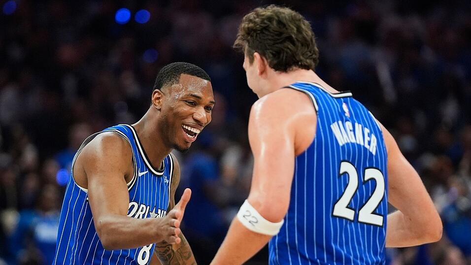 Franz Wagner (r) erzielte f&uuml;r die Orlando Magic als zweitbester Scorer 18 Punkte gegen die Charlotte Hornets.
