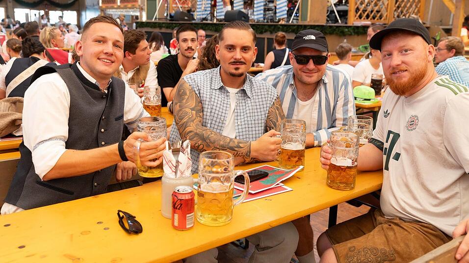 Die Partybilder vom Sonntag, 9. August, aus dem Festzelt Krönner. Die Partybilder vom Sonntag, 9. August, aus dem Festzelt Krönner.