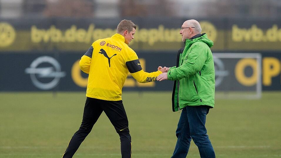 Dr. Heinz-Jürgen Eichhorn (rechts), hier mit Ex-BVB-Profi Sven Bender hat einige Profisportler operiert. (Foto: imago) Dr. Heinz-Jürgen Eichhorn (rechts), hier mit Ex-BVB-Profi Sven Bender hat einige Profisportler operiert. (Foto: imago)