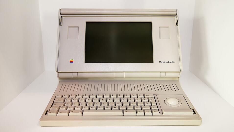 1989: Der Macintosh Portable aus dem Jahr 1989 war den meisten Usern zu schwer.
