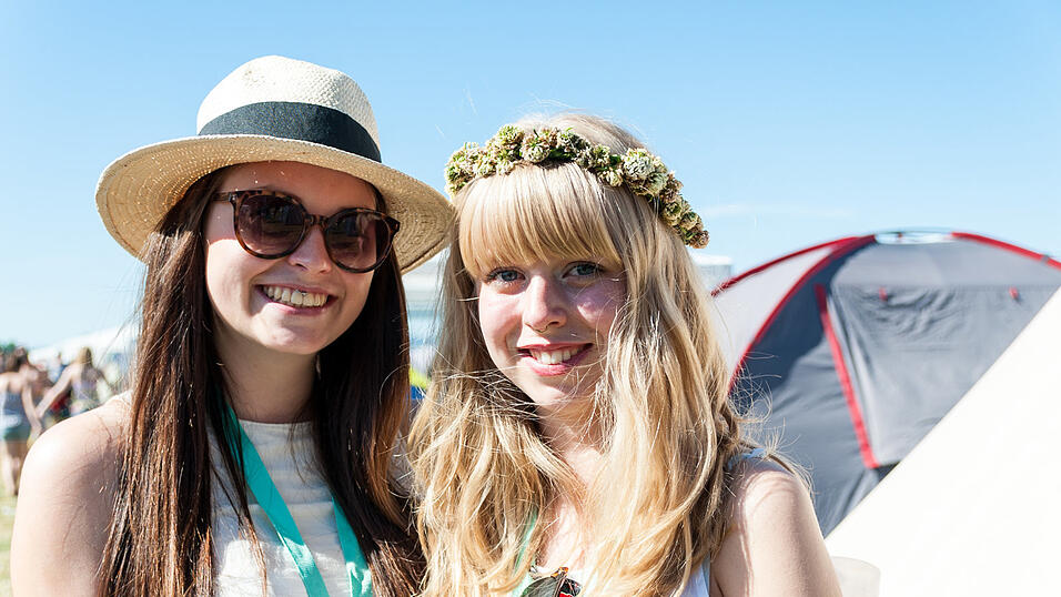 Ein Streifzug durch das Campinggelände: Trotz heißer Temperaturen sind die Festivalbesucher bestens gelaunt. (Foto: Susanne Raith) Ein Streifzug durch das Campinggelände: Trotz heißer Temperaturen sind die Festivalbesucher bestens gelaunt. (Foto: Susanne Raith)